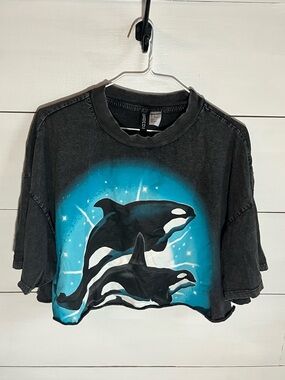 Divided Orca Graphic Crop Tee